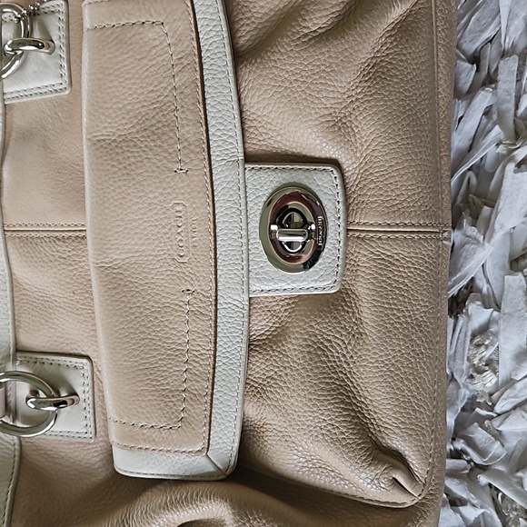 Coach Cream Leather Purse - Picture 3 of 6